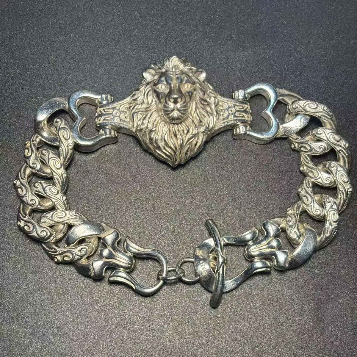 

Hot-selling Tibetan silver lion head bracelet domineering Tibetan silver niche design classic exquisite gift