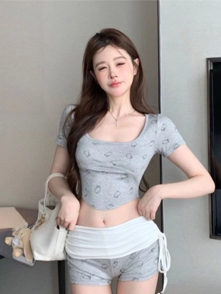 

Women Summer Two Piece Set Low Cut Square Neck Top with Color Block Low Rise Bodycon Shorts Korean Style