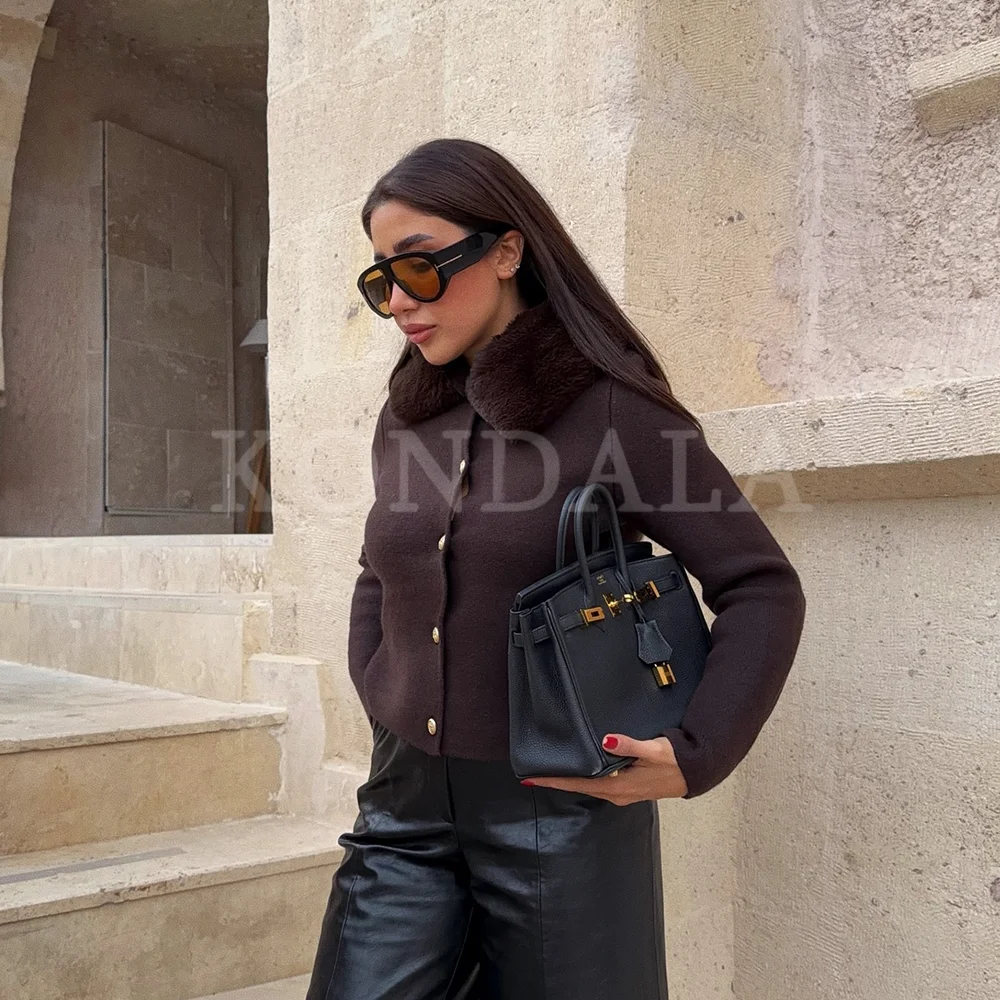 KONDALA 2025 秋冬 ストリートウェア フェイクファー襟 ブラウン ニットコート ファッション エレガント シングルブレスト レディースコート