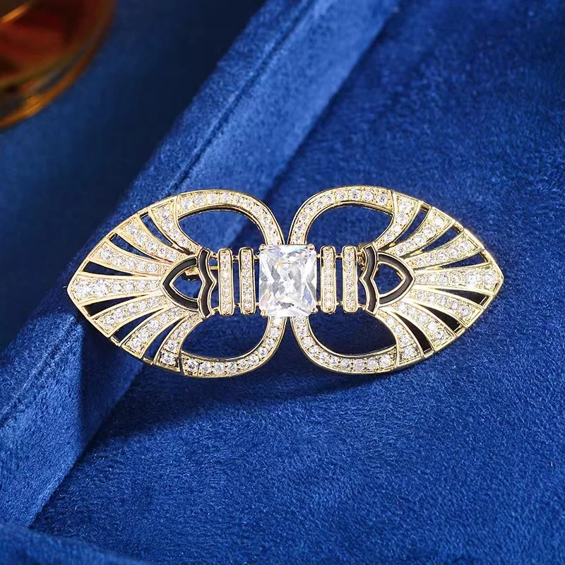 

Light luxury retro zirconium inlaid hollow brooch exquisite small fragrance dress with clothing accessories
