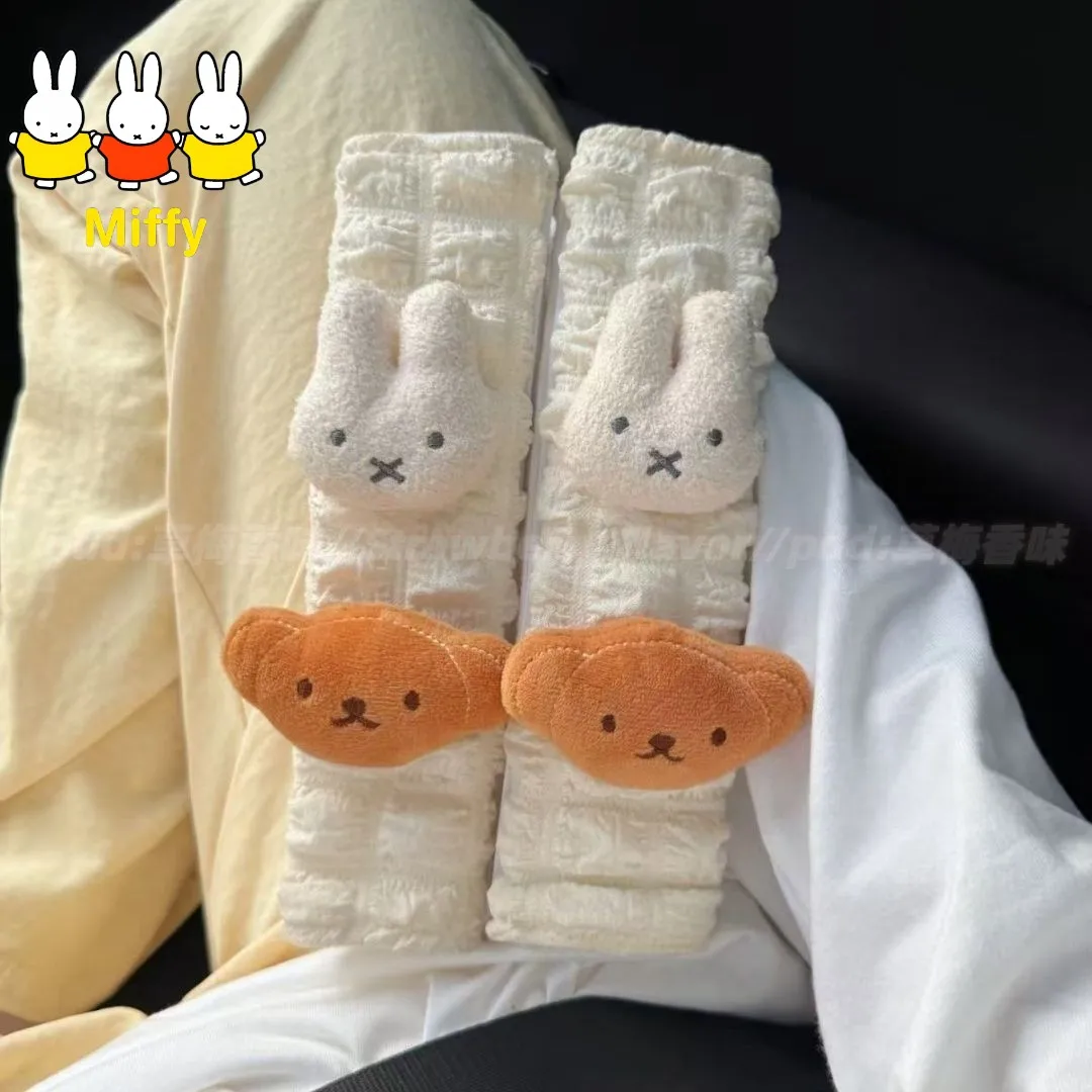 Kawaii Miffy Rabbit lindo Miffy Rabbit Boris Puff cinturón de seguridad de coche hombrera Ins molino de viento artículo decorativo Interior del coche