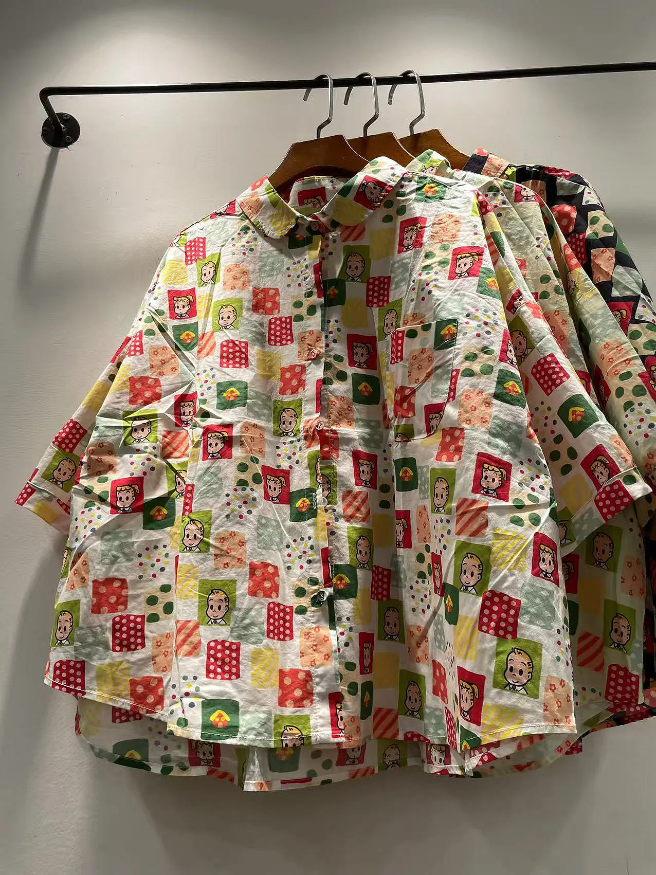 

Summer 2025 Women's Loose Fit Pure Cotton ort Sve irt Korean Sle Cartoon Print Single Button Casual Faion Top