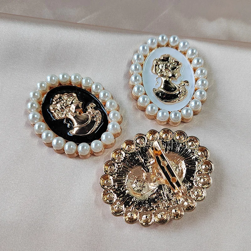 2023 New Hot Beauty Head Pearl Brooches For Women Enamel Queen Brooch Lapel Pins Oval Shape Pearl Jewelry Noble Gifts