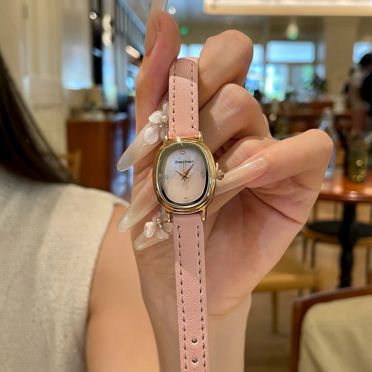 Vintage Oval Mop Dial Ladies Watch Gentle Pink Leather Strap Luxury Rhinestone Niche Quartz Wrist Watch