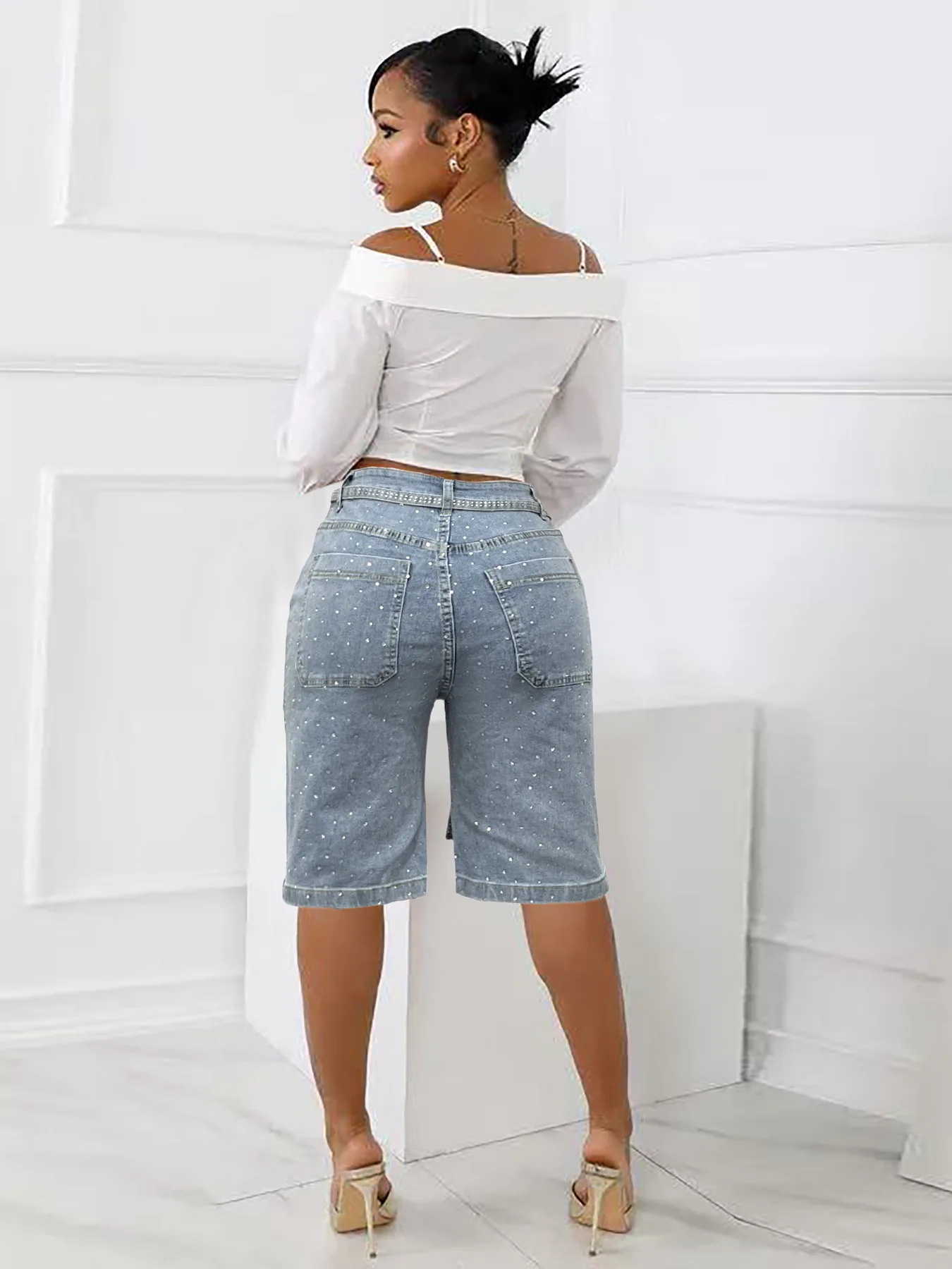 D8739 Spring/Summer 2025 European women's fashion loose denim shorts with full rhinestones and an attached belt, available now.