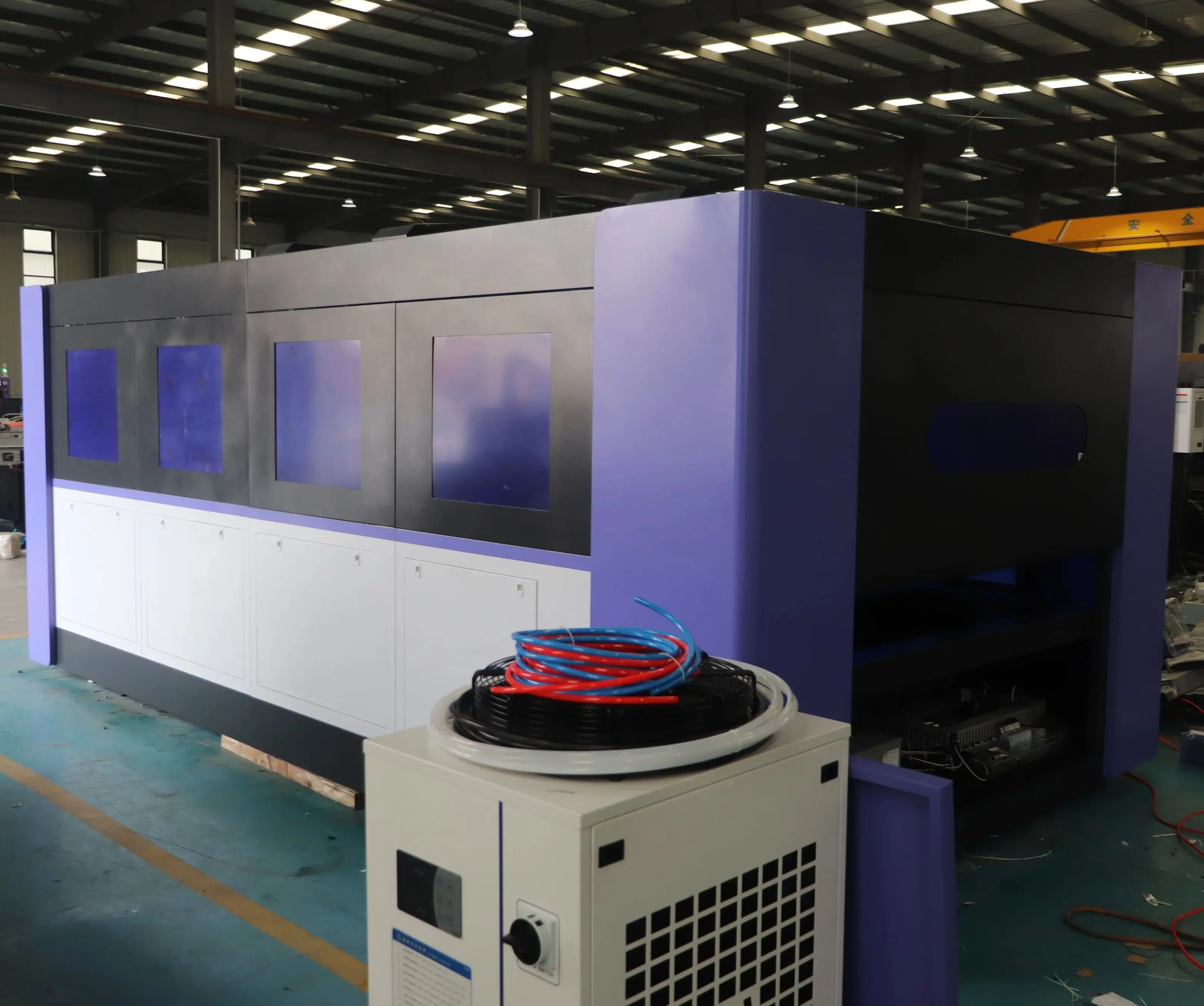 Affordable Economical 3015 Full Closed Fiber Laser Metal Cutting Machine 1500W 2000W 3000W 6000W for Steel Aluminum Sheet Plate