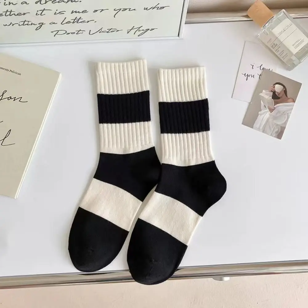 New Retro Cotton Sports Socks Spring Summer Fashion Mid Length Socks Couple Socks Women Men Black White Striped Socks