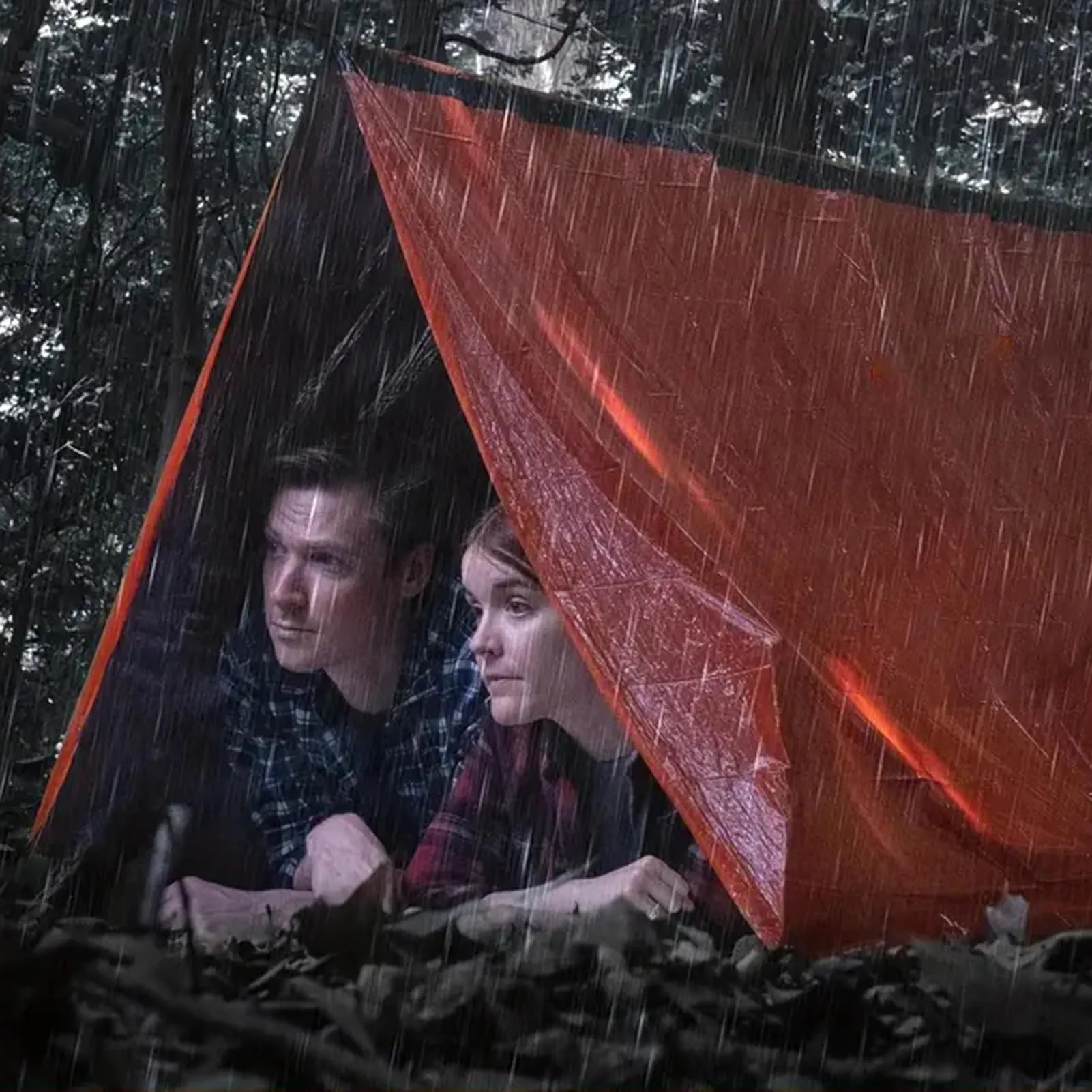 خيمة أنبوبية للبقاء على قيد الحياة في حالات الطوارئ مقاومة للرياح ومقاومة للماء، مناسبة لاستكشاف نهر تسلق الجبال