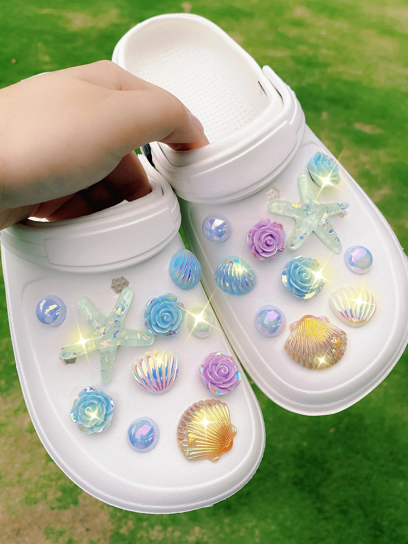 

20 штук золотых ракушек, синие розы, ракушек, фиолетовых розы, зеленых блестящих морских звезд, подвески для обуви из АБС-пластика с жемчугом для украшения своими руками