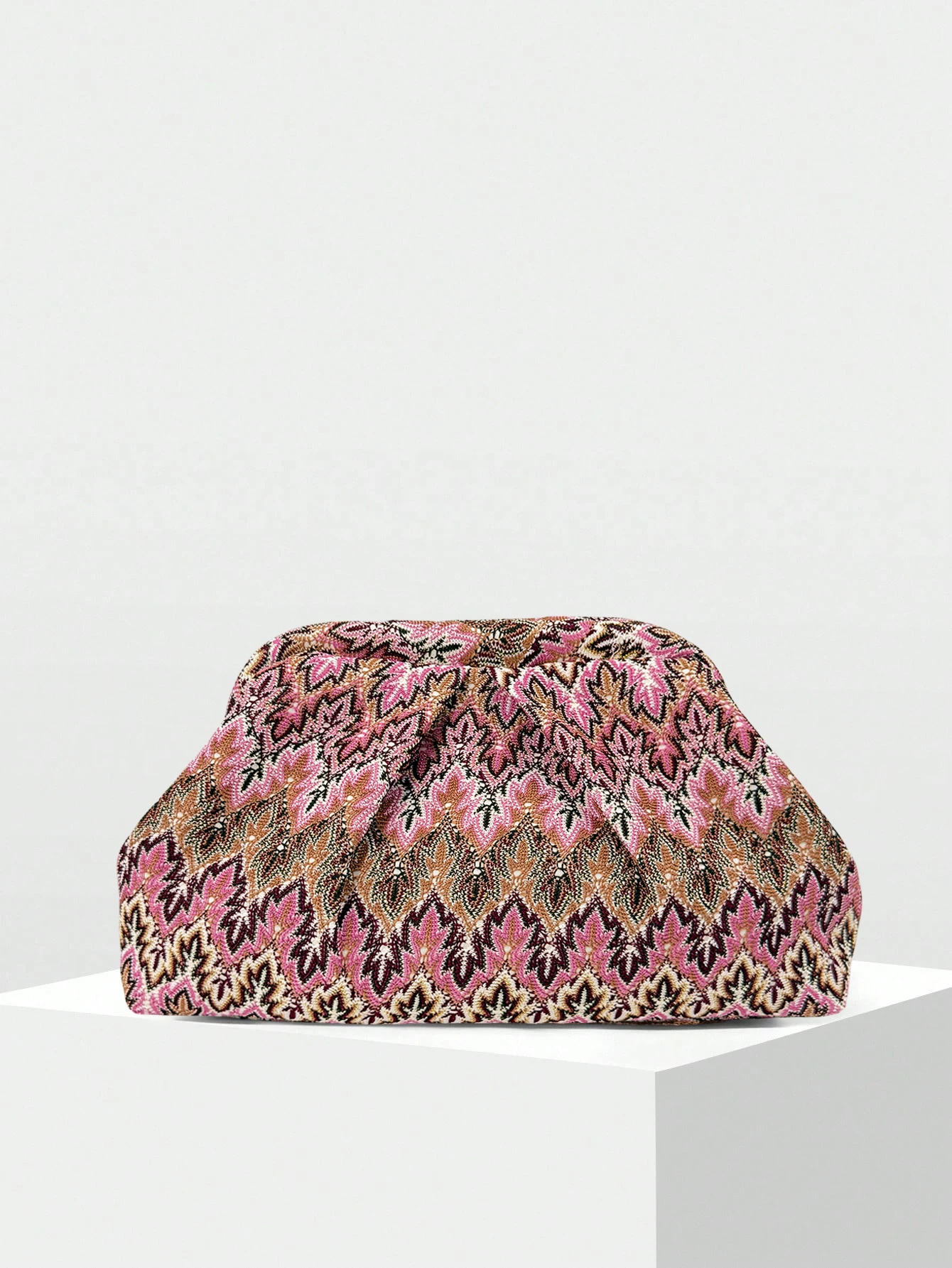 

New Bohemian Style Retro Jacquard Pleated Cloud Clutch Bag, Niche Design with a High-End Feel, Elegant Socialite Evening Bag, Versatile Commuter Makeup Bag, Exclusively for Women (with Printed Design)