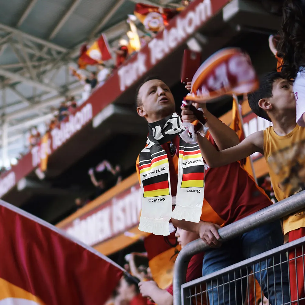 

4 Pcs Fans Scarf Country Knit Cheerleading Germany Soccer Flag Knitted Football Accessory Party Decorations