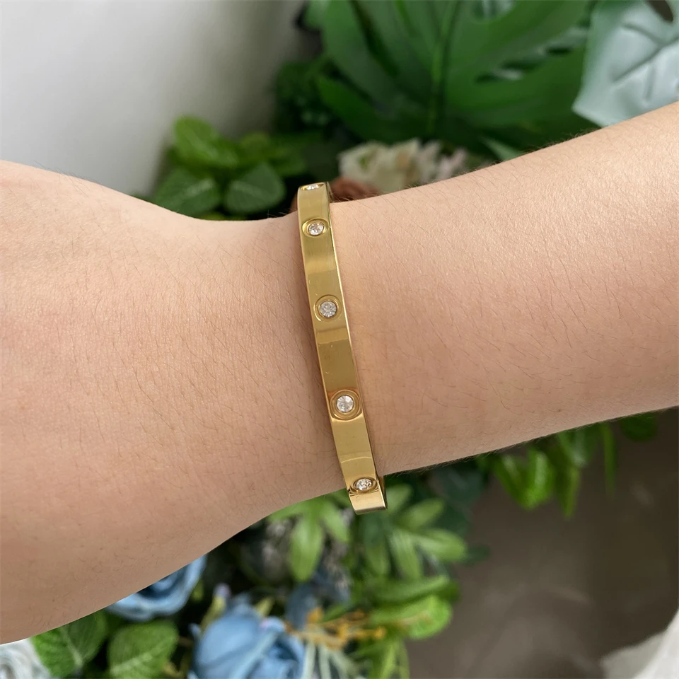 Minimalistisches rundes Zirkon-Einlege-Armband aus Edelstahl in Silber oder Gold, modisches Accessoire für den täglichen Gebrauch, Unisex-Geschenk. – Detail 4