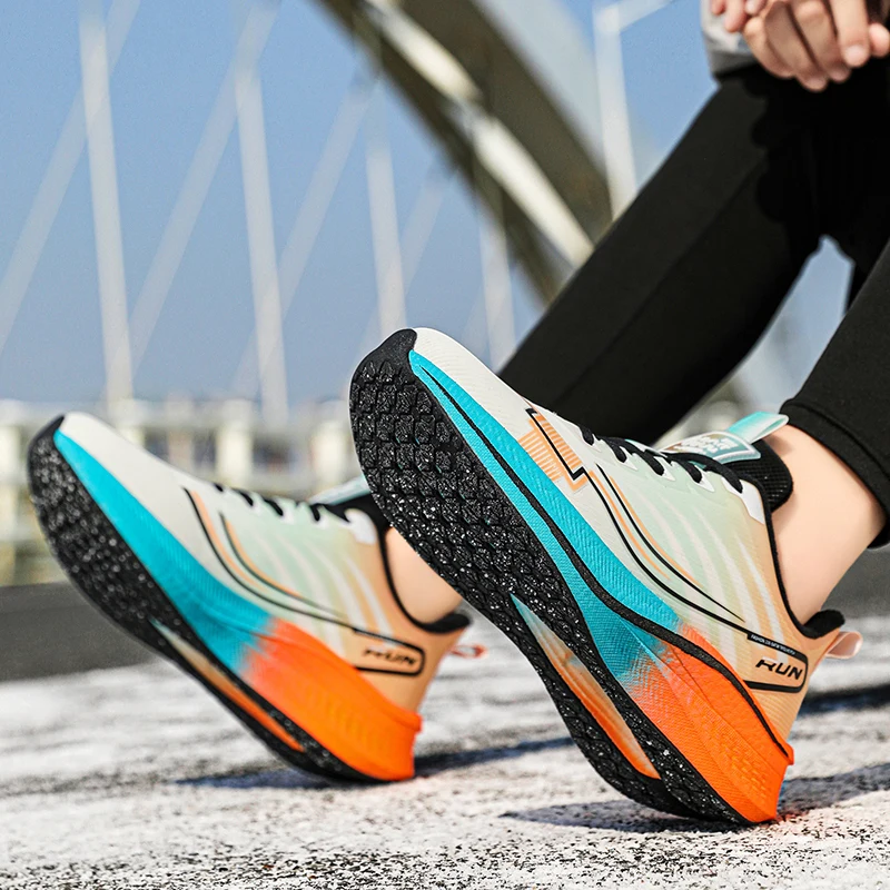 Männer Frauen lässig warme neue Plüsch Turnschuhe Winter Licht Outdoor Racing Baumwolle Laufschuhe Paar Carbon Platte Geschwindigkeit Sportschuhe