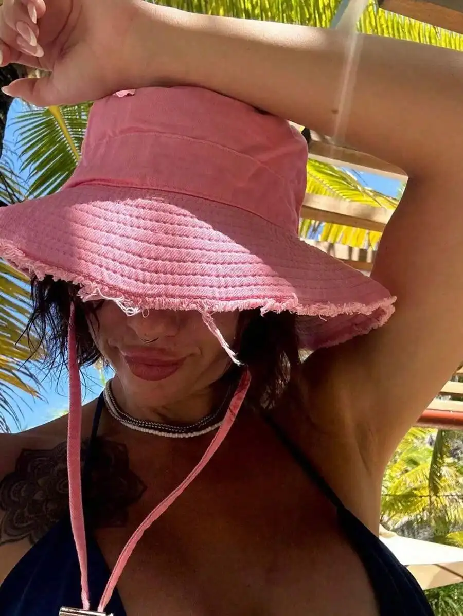 1 Stück Damen-Bucket-Hat mit Kordelzug und ausgefransten Kanten, Outdoor-Bucket-Hat mit verstellbarem Kinnriemen