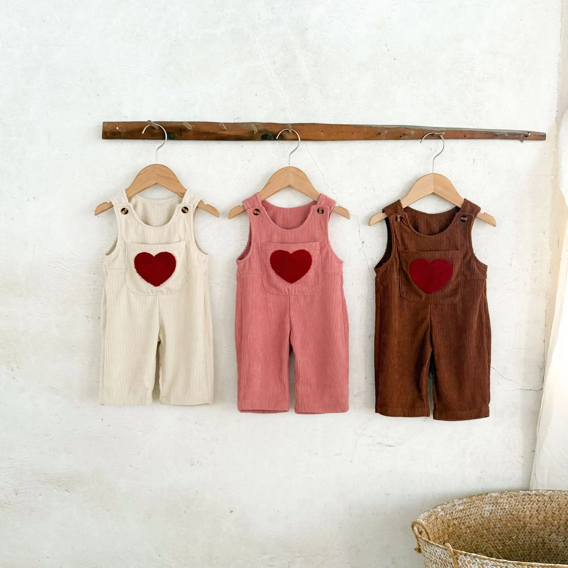 

2026 Spring New Baby Corduroy Overalls Infant Girl Sleeveless Romper Fashion Toddler Heart Embroidery Trousers Boys Casual Pants