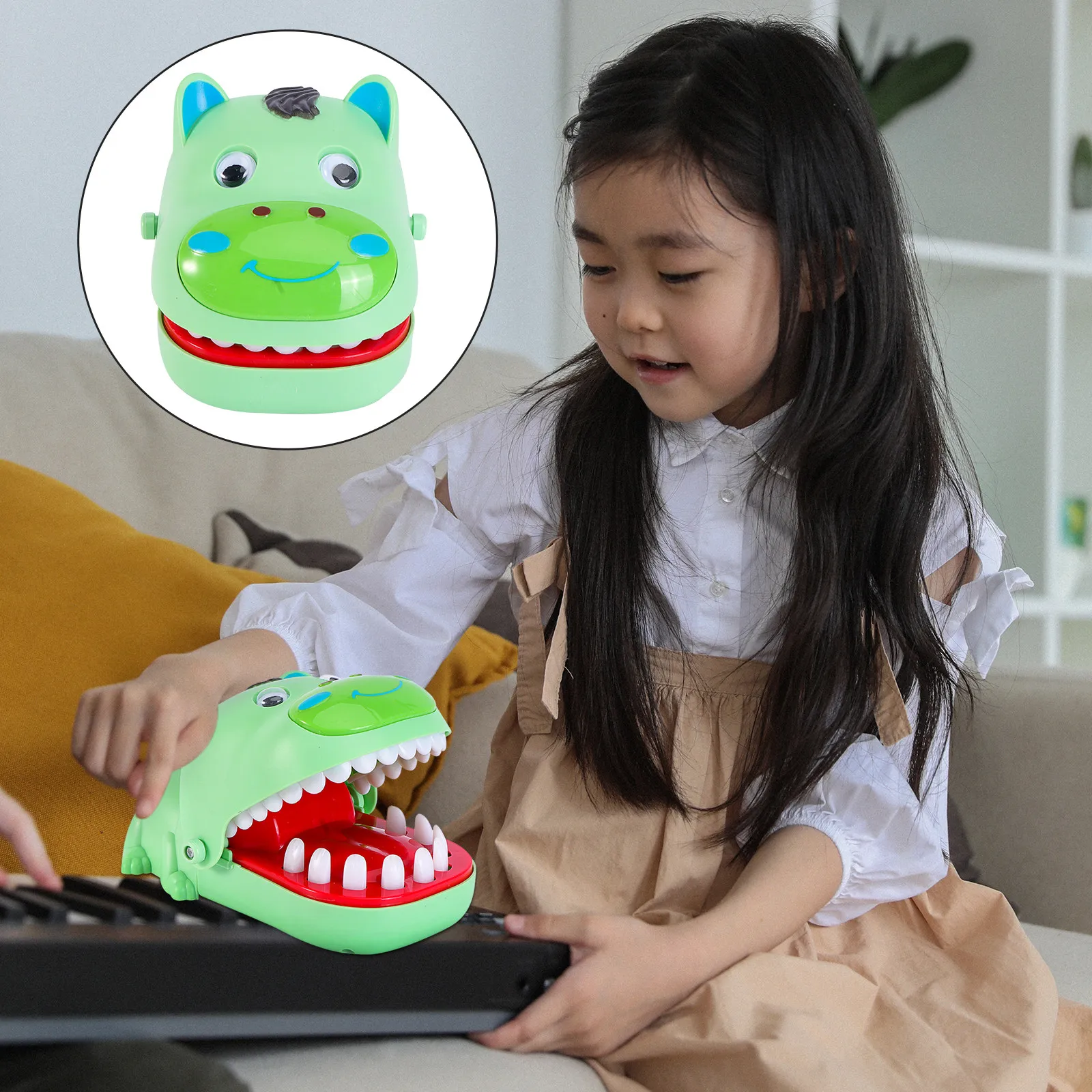 

1Pcs Funny Biting Finger Game Bear Trick Prank Plaything for Kids Family Party Creative Reaction Game Gift Simulated Bear Toy