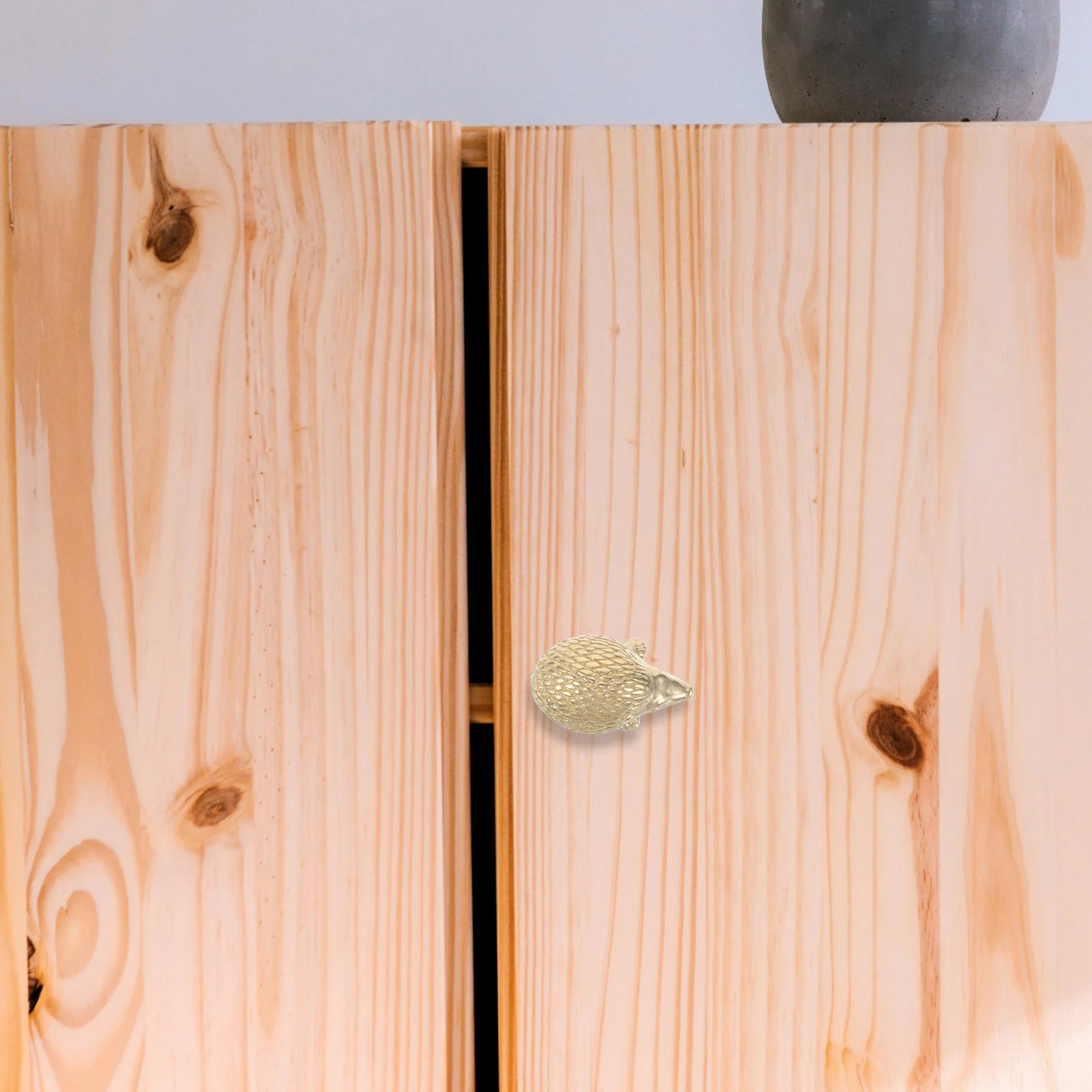 

Brass Door Handle Vintage European Style Decorative Hedgehog Cabinet Knob Unique Drawer Pulls Hardware Furniture Decoration