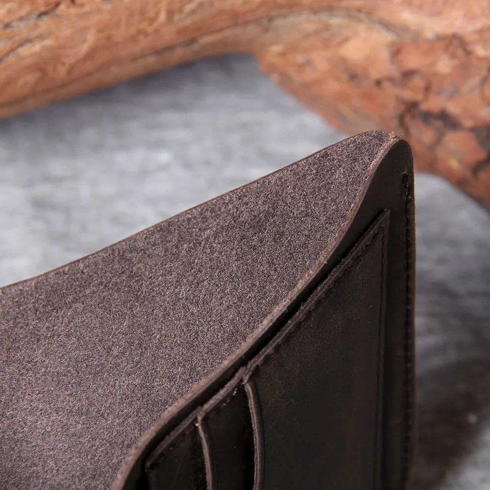 S.WORKER Klassische Kurzbörse aus Vollnarbenleder für Herren, Minimalistische Taschenbörse mit Kartenhalter – Detail 14