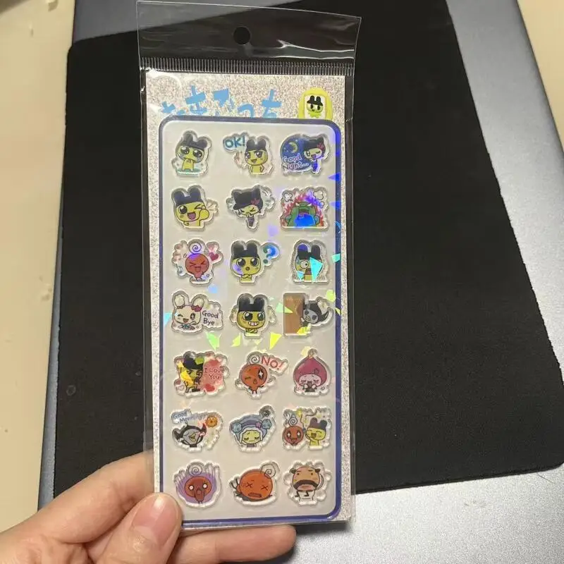 

Новые акриловые лазерные наклейки Tamagotchi Kawaii с мультяшными персонажами, аниме-аксессуары для декора комнаты, подарок на день рождения для девочек