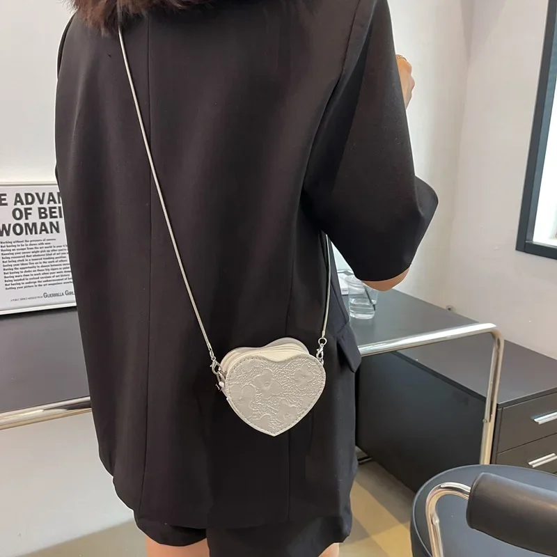 Mini Round Bag Fashion Womens Handbags Cute Pink Heart Crossbody Bag Silver Color Chain Shoulder Bag Ladies Day PU Small Purses