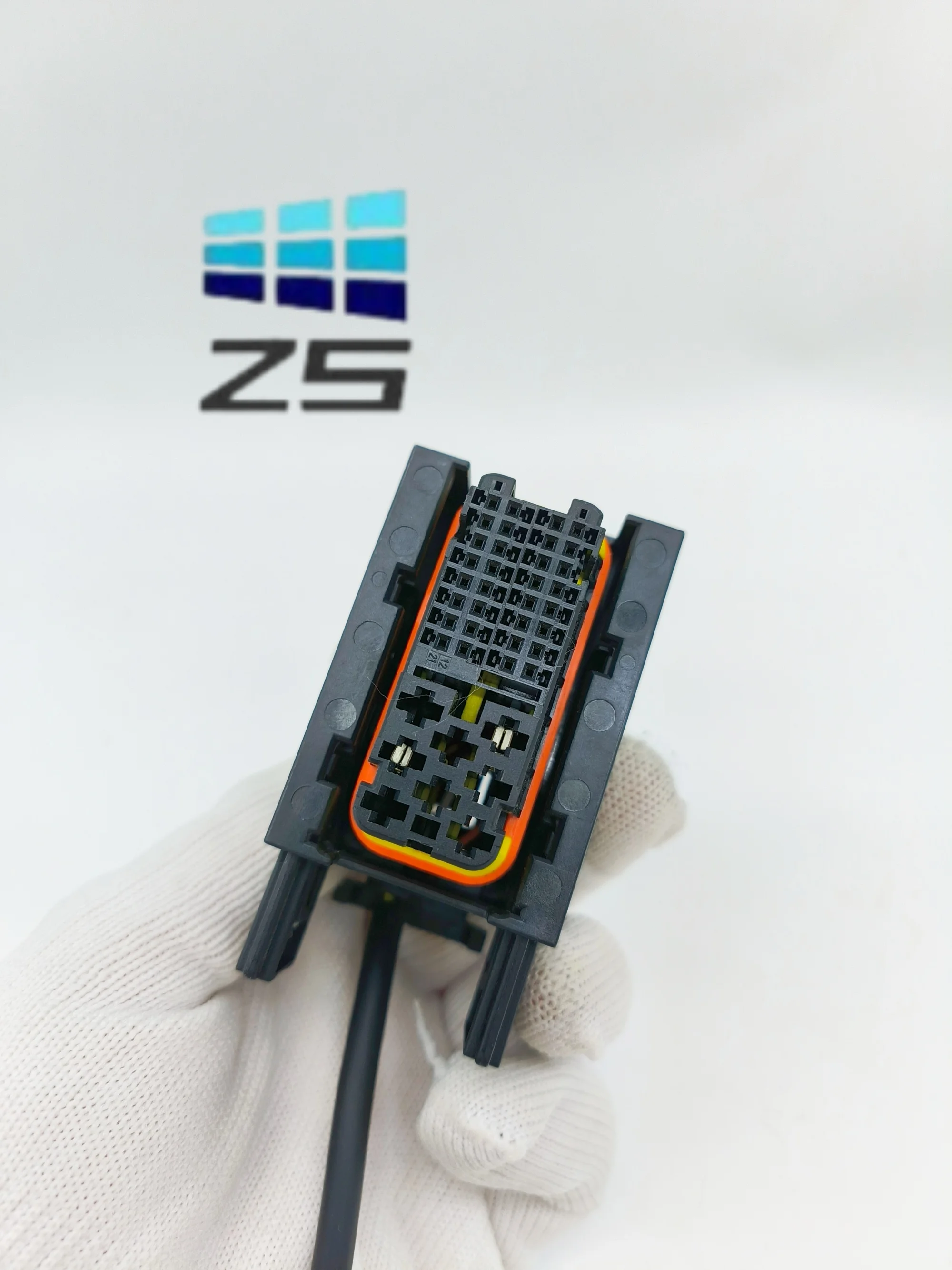 Programming cables suitable for Kubota V3800 are also suitable for Hino.