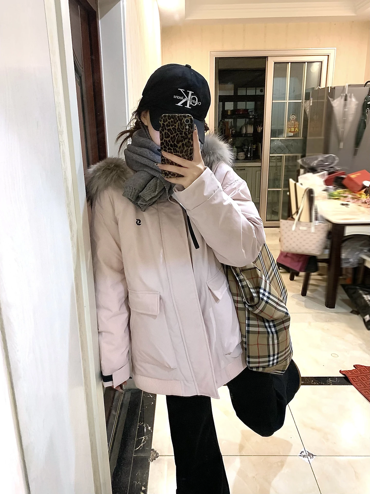 

Женская утепленная хлопковая куртка 2024 года, зимнее корейское рабочее пальто, очень милое, с длинными рукавами, на молнии