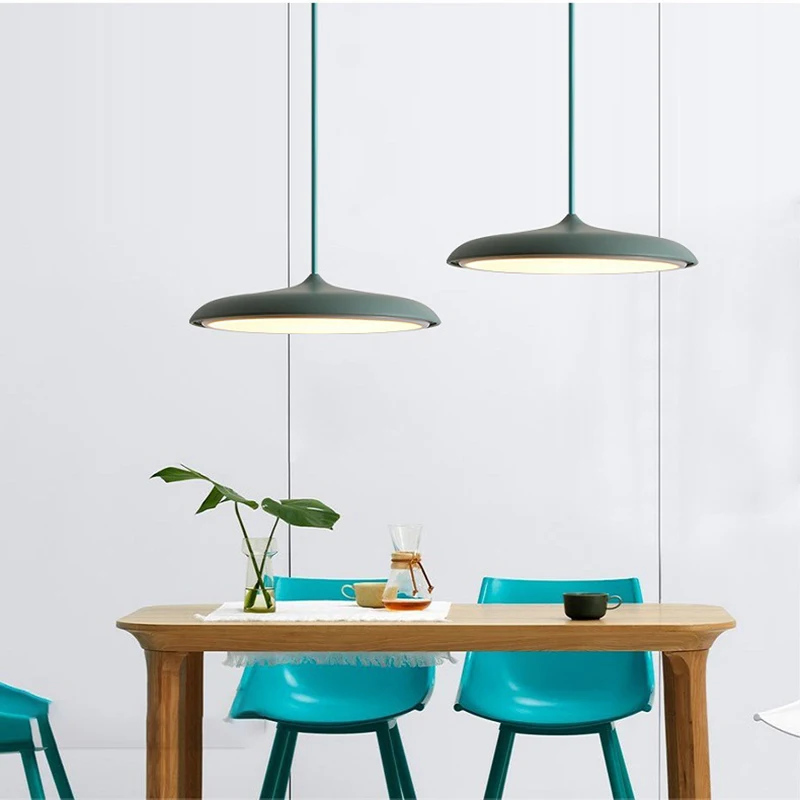 Lampe LED suspendue au design moderne macaron, luminaire décoratif d\'intérieur, idéal pour une cuisine, un restaurant, une boutique ou un hôtel