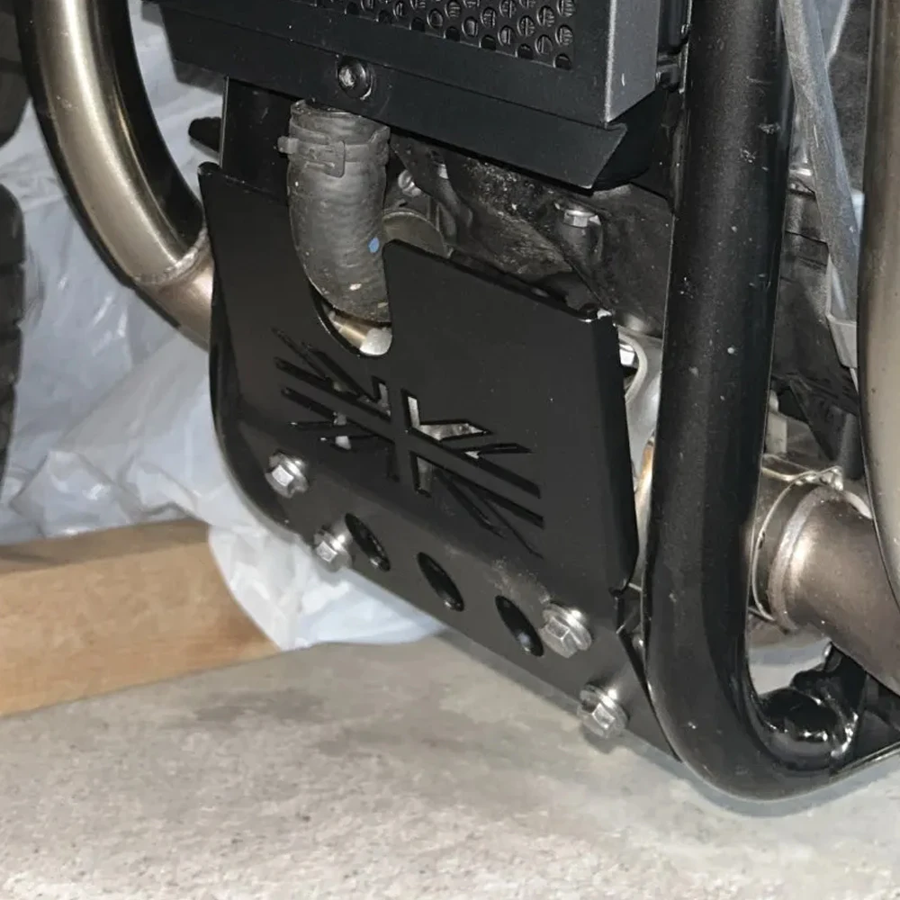 

Engine Guard Front Cover Exhaust Pipe Protector For Bonneville Bobber T100 Thruxton 1200 Street Twin Cup Scrambler 2016 - 2025