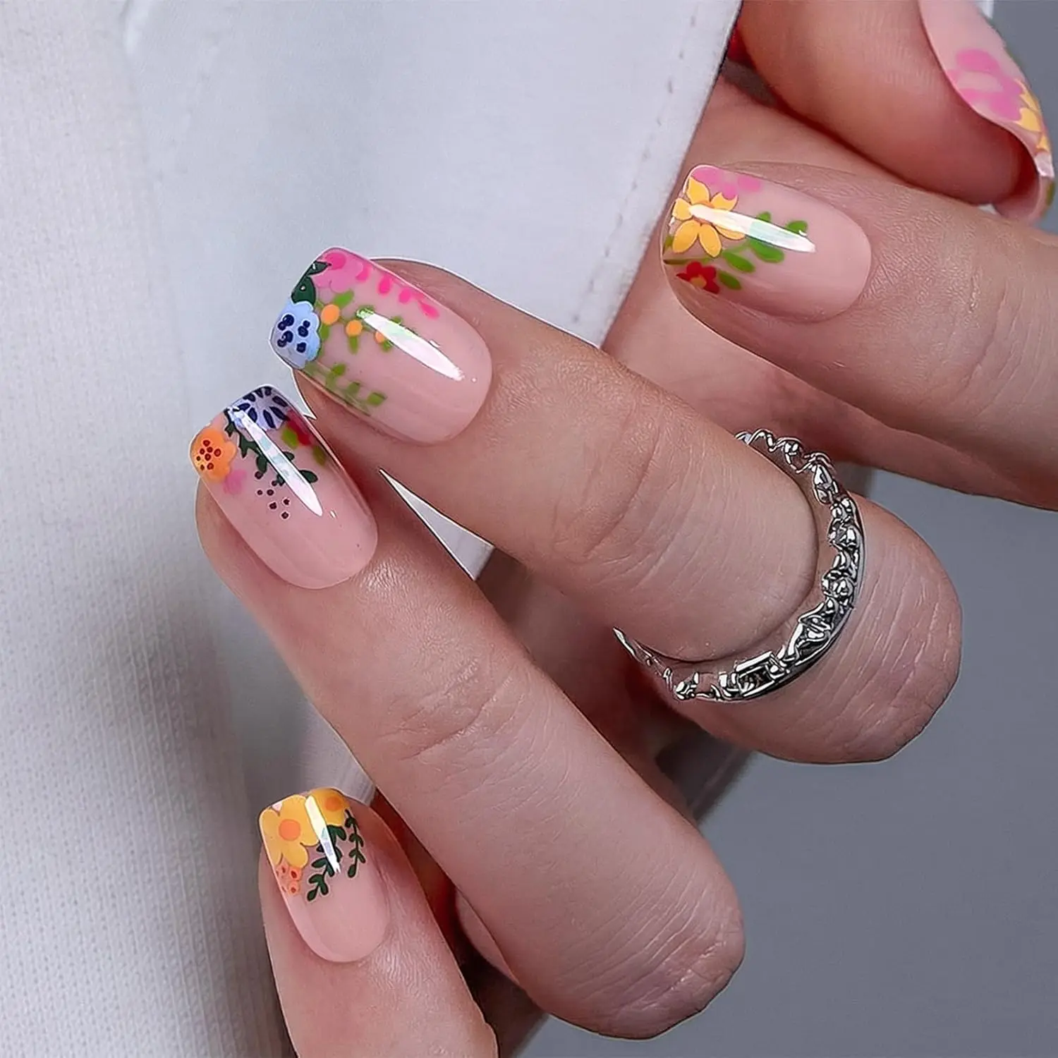 

Square Press on Nails Short Acrylic Fake Nails with Flower Full Cover False Nails Reusable Nail Kit with Nail Glue on Nails