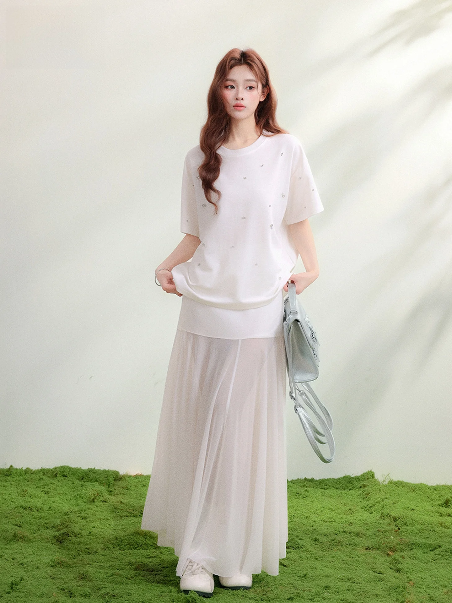 

White round Neck Short Sleeve T-Shirt Mesh Half Skirt Two-Piece Set Women's Loose Summer Fashion Casual Style Ensemble