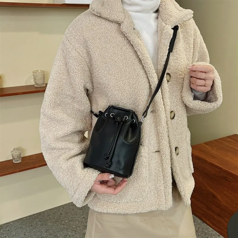 New Fashion Trend PU Hand Carrying Crossbody Bag Retro Causal Solid Color Bucket Type Bag For Women