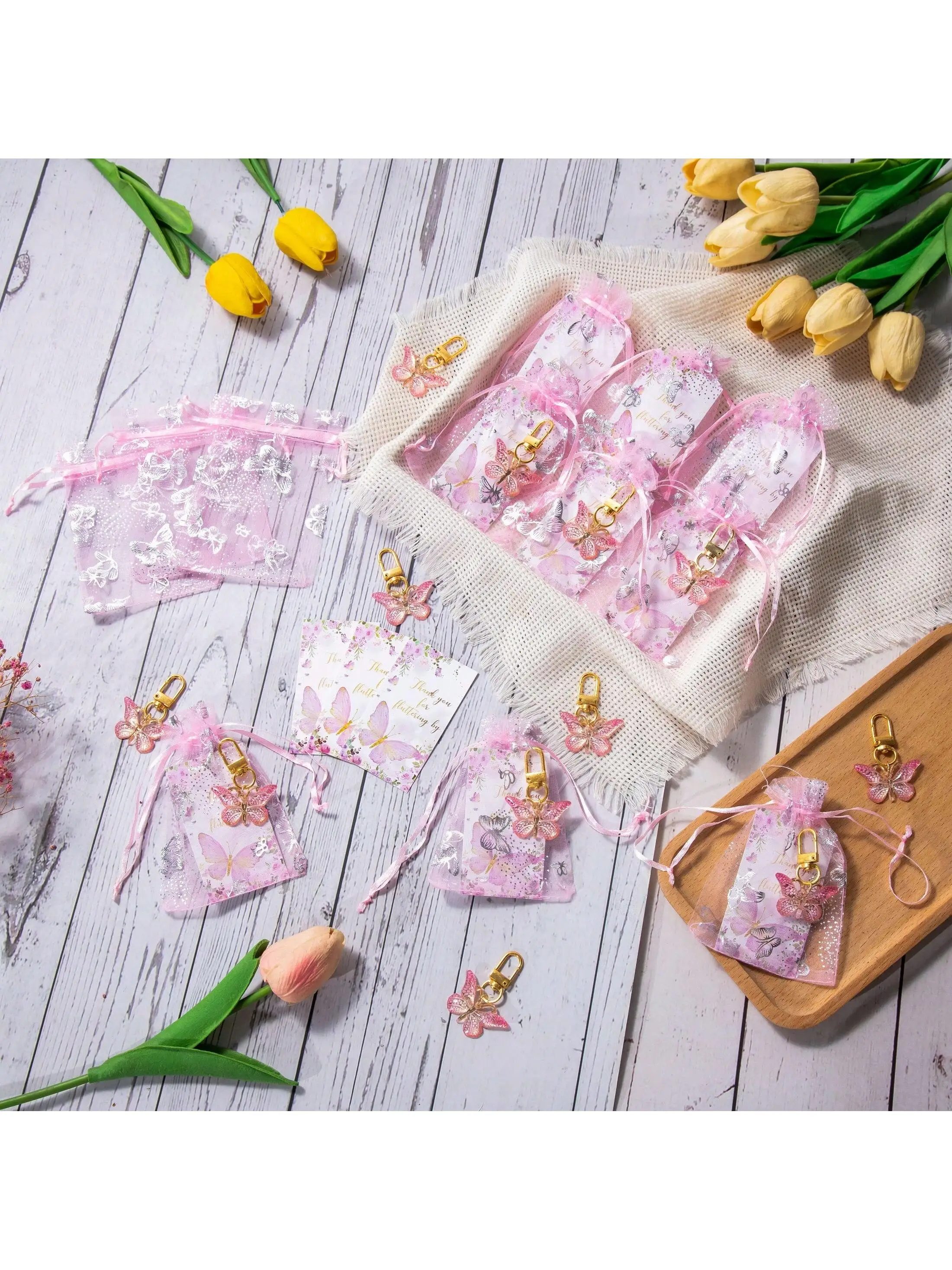 36 قطعة، مجموعة هدايا سلسلة مفاتيح على شكل فراشة، 12 قطعة من سلاسل المفاتيح الوردية الأكريليك، 12 قطعة بطاقات بنية و12 قطعة من أكياس الأورجانزا برباط، الجنس