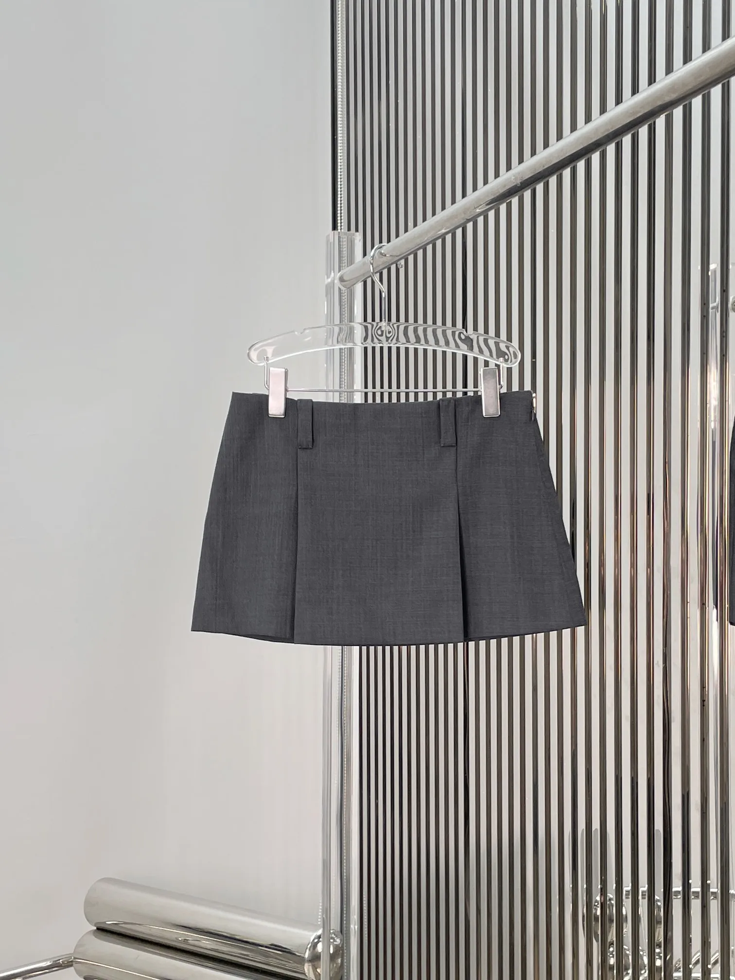

Slimming A-Line Woolen Skirt Fashionable Versatile High Waist Pleated Design for Ladies Elegant Lightweight Spring Summer