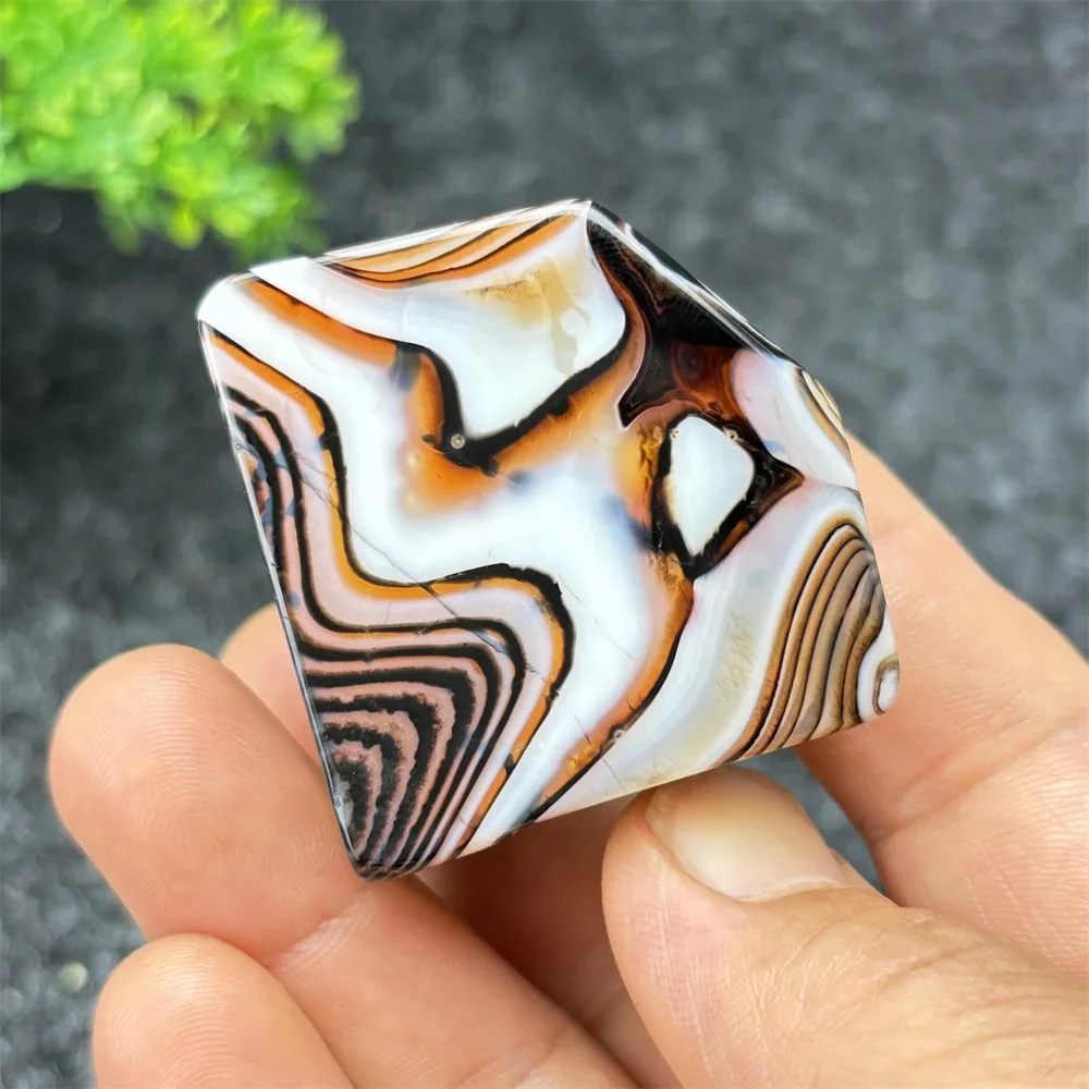 Natural Striped Red Agate Geometric Polyhedron Crystal Silk Agate Mineral Healing Chakra Gemstone Home Decorative Itempolyhedron