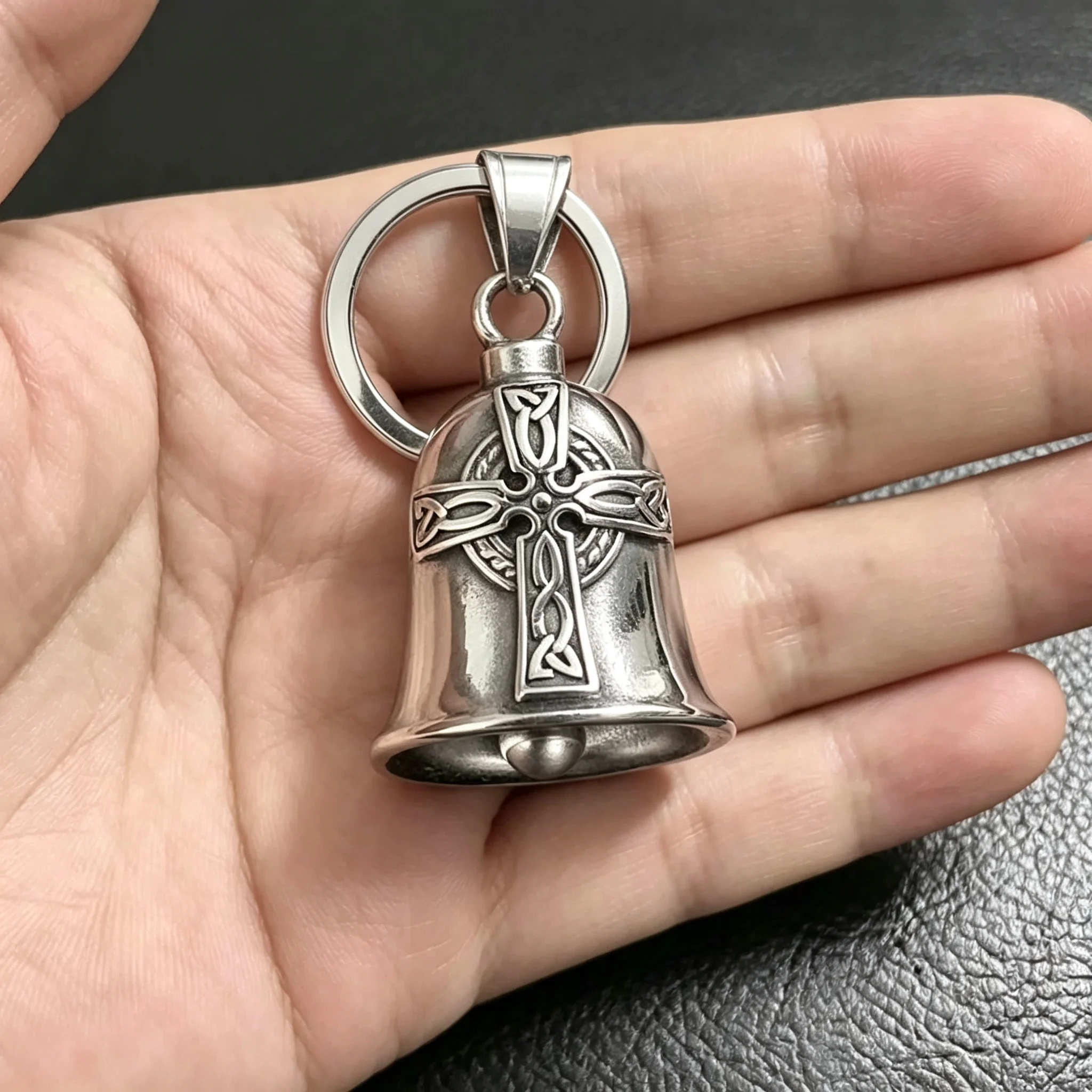 Motorcycle Chain - Colar de sino da sorte para