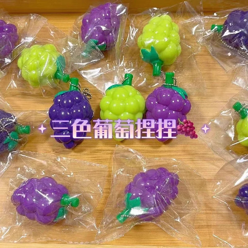 Porte-clés de fruits parfumés pour enfants, rose, violet, raisin, jouet de pétrissage à presser, cadeau créatif, jouet mentaires oriel d'irritation, nouveauté