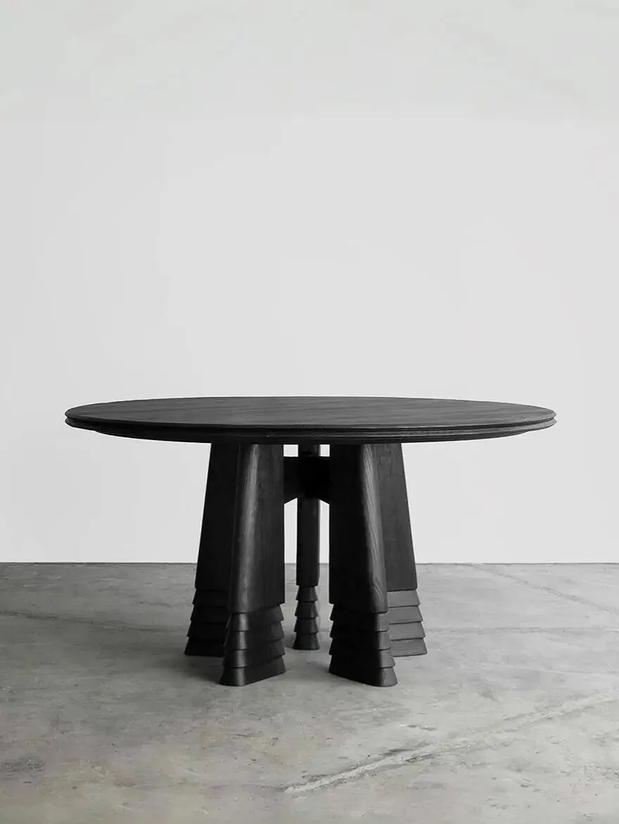 

Retro solid wood dining table medieval black round Italian designer creative art high-end eating table round table