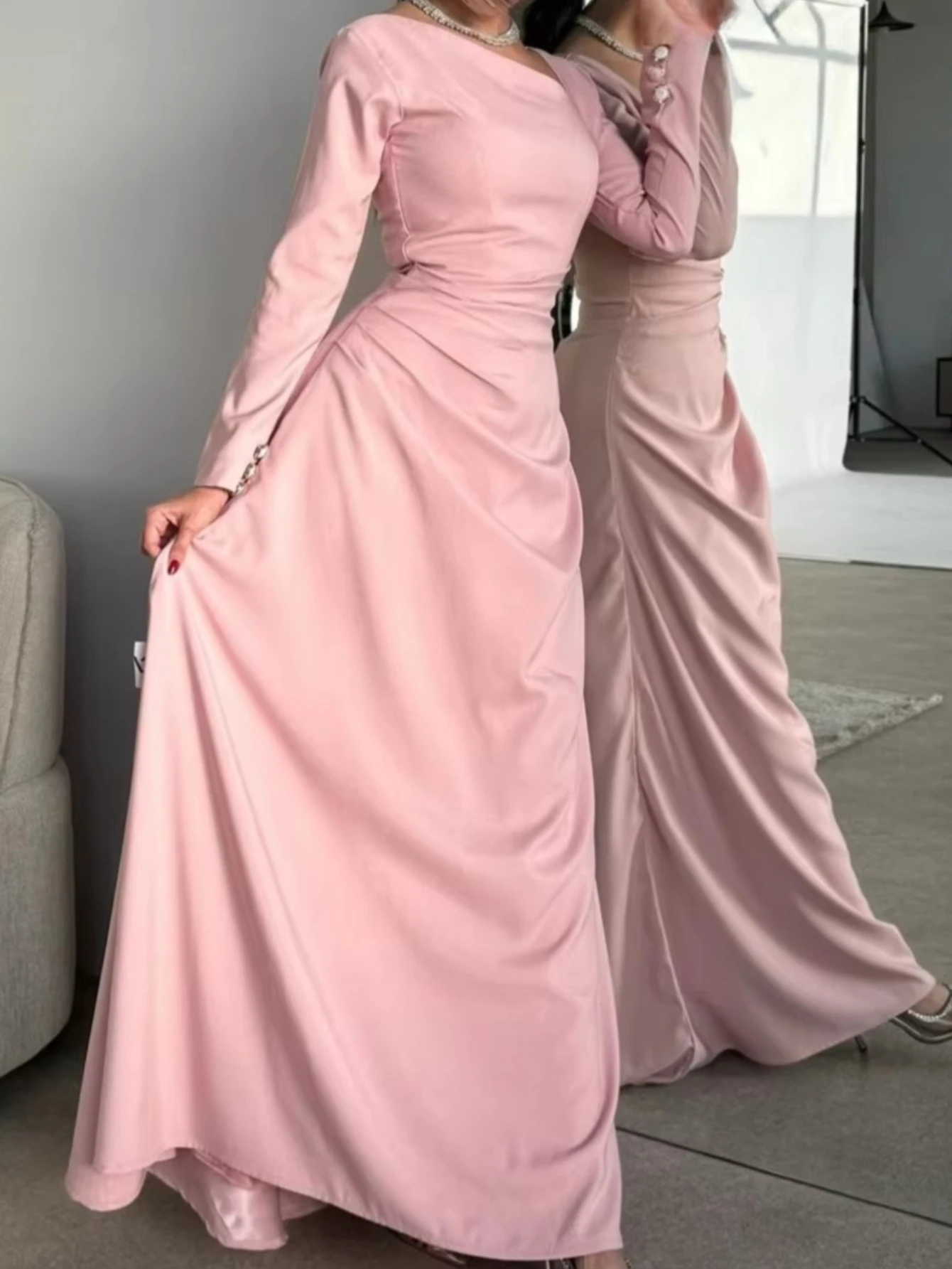 Customized Exquisite Dusty Pink V-Neck Long Sleeve Satin A-line Evening Dresses 2026 New Elegant Ruched Floor Length Prom Dress