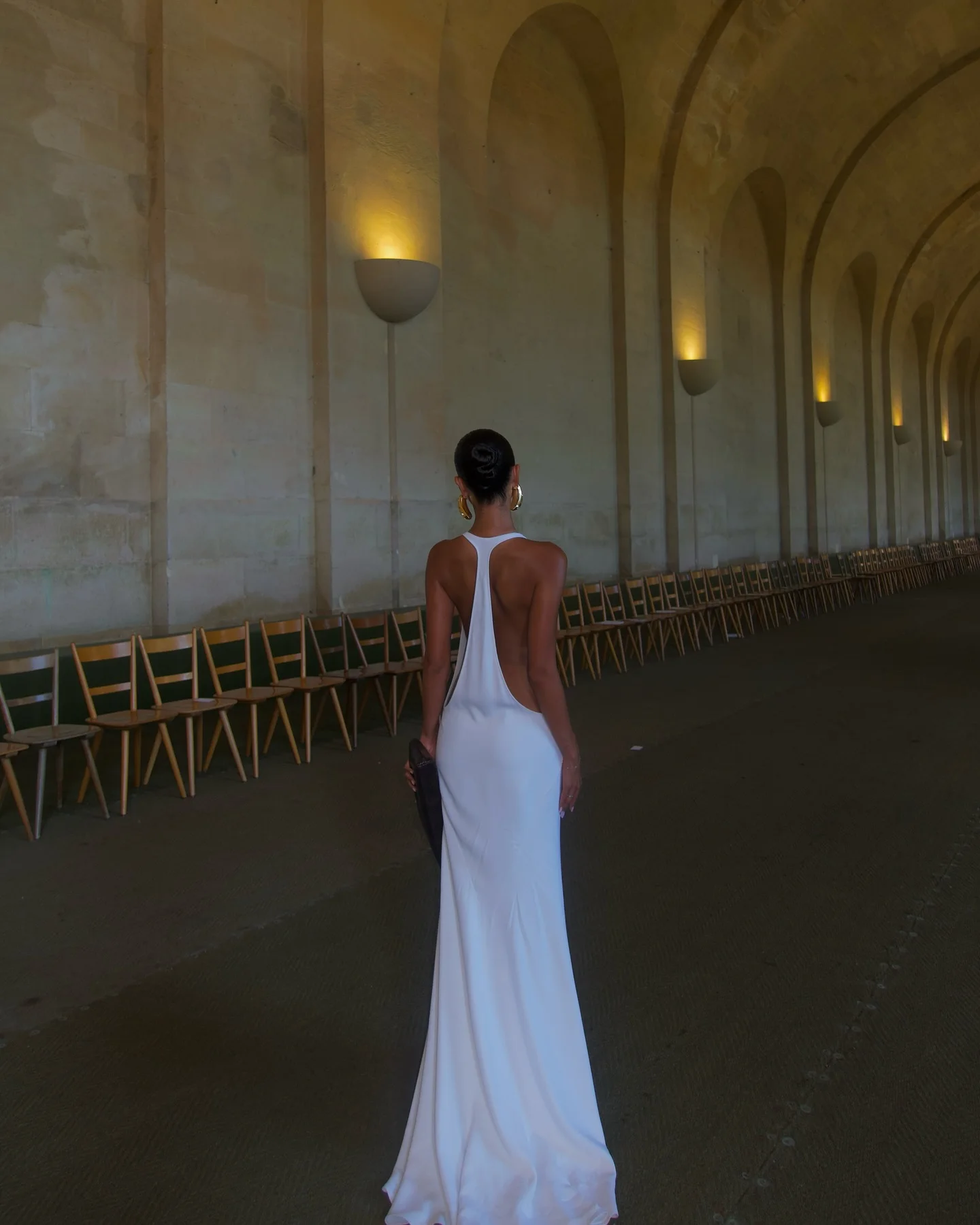 Vestido de noche elegante de seda blanca para mujer, vestido largo con escote en V profundo, tirantes finos, silueta ajustada, vestido Formal para fiesta de graduación y boda