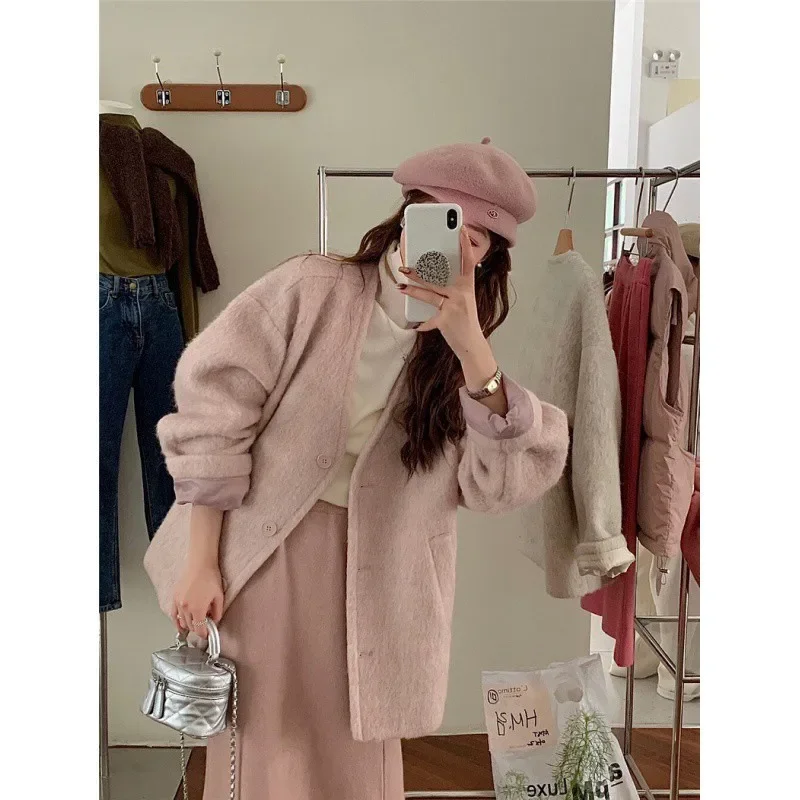 

Pink lamb woolen coat women's autumn and winter 2023 new popular small fragrant short coat high sense