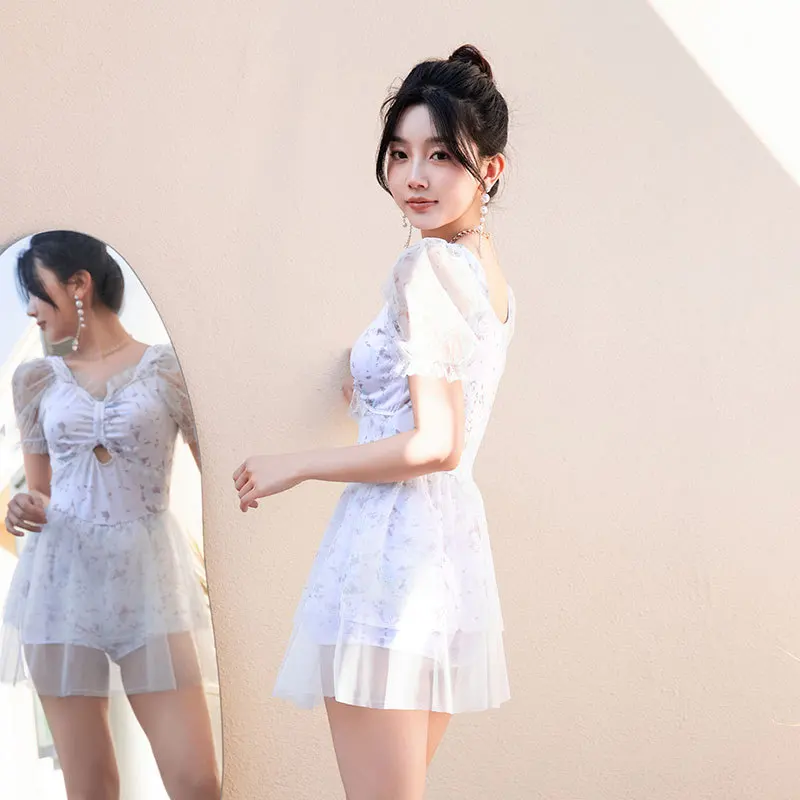 Traje de baño de una pieza para mujer, nuevo estilo Popular, conservador, adelgazante, estilo falda de gama alta