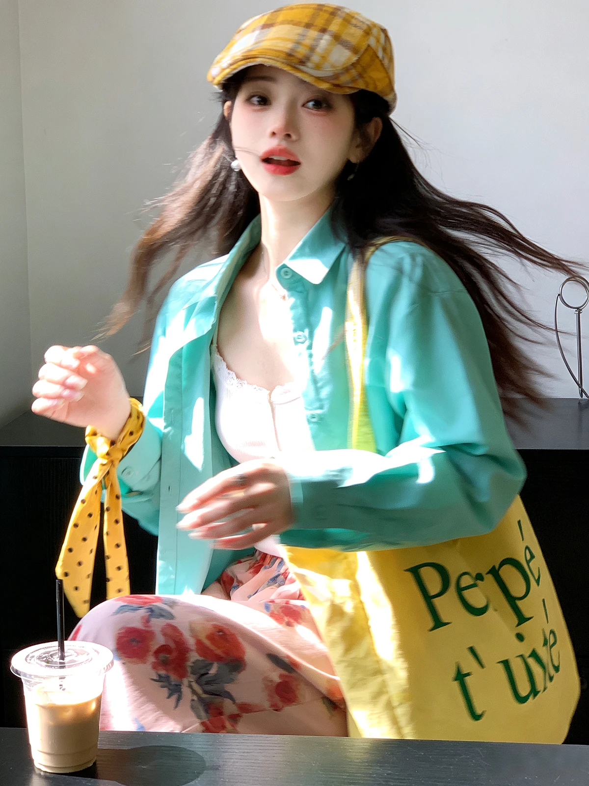 

Iuui·le 2026 Новая синяя женская рубашка с длинным рукавом, повседневная, для многослойных образов, универсальная, весенняя, винтажная, свободного кроя, из хлопка и полиэстера