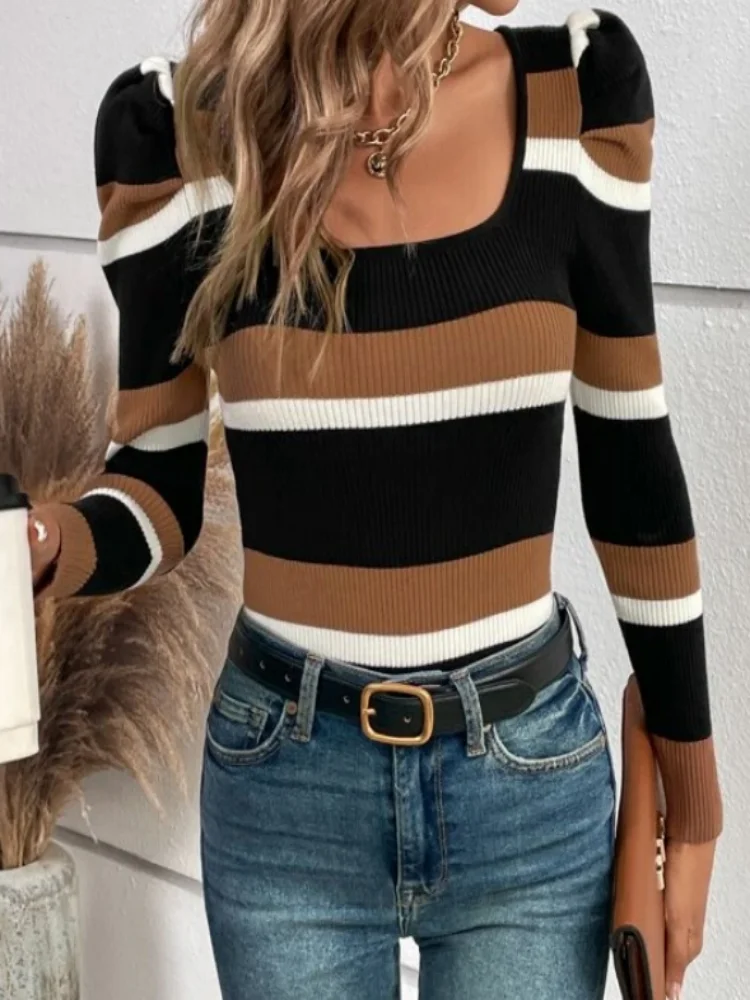 Spice Girl temperament color matching striped knit outside with U-neck design sense inside with short top autumn winter sweater