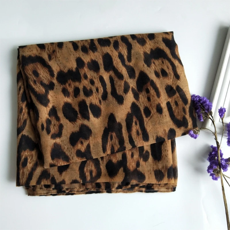 Classical Scarfs for Cold Winter Warm Wrap Neck Leopard Printed Pattern Soft Scarves for Mother Windproof Supplies