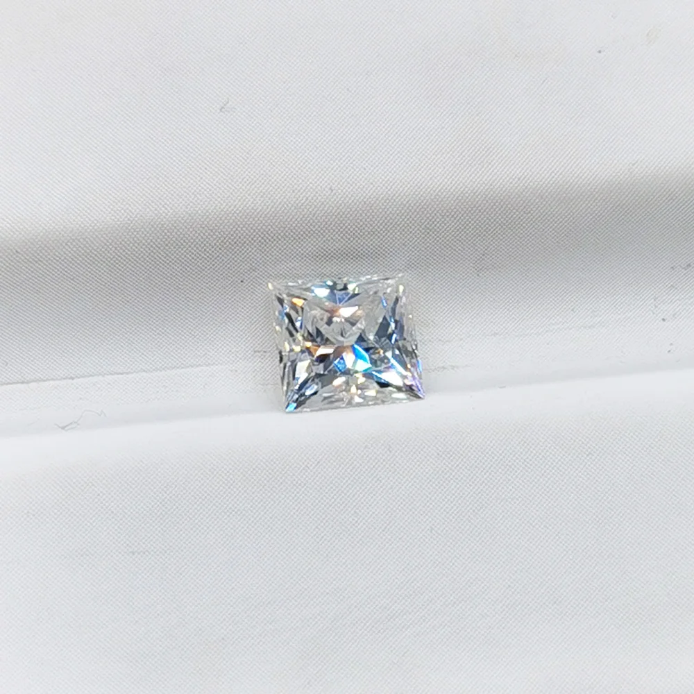 

Brilliant Princess Square Moissanite Loose Gemstone 5.5mm 1ct D Color Moissanite for Wedding Ring Making