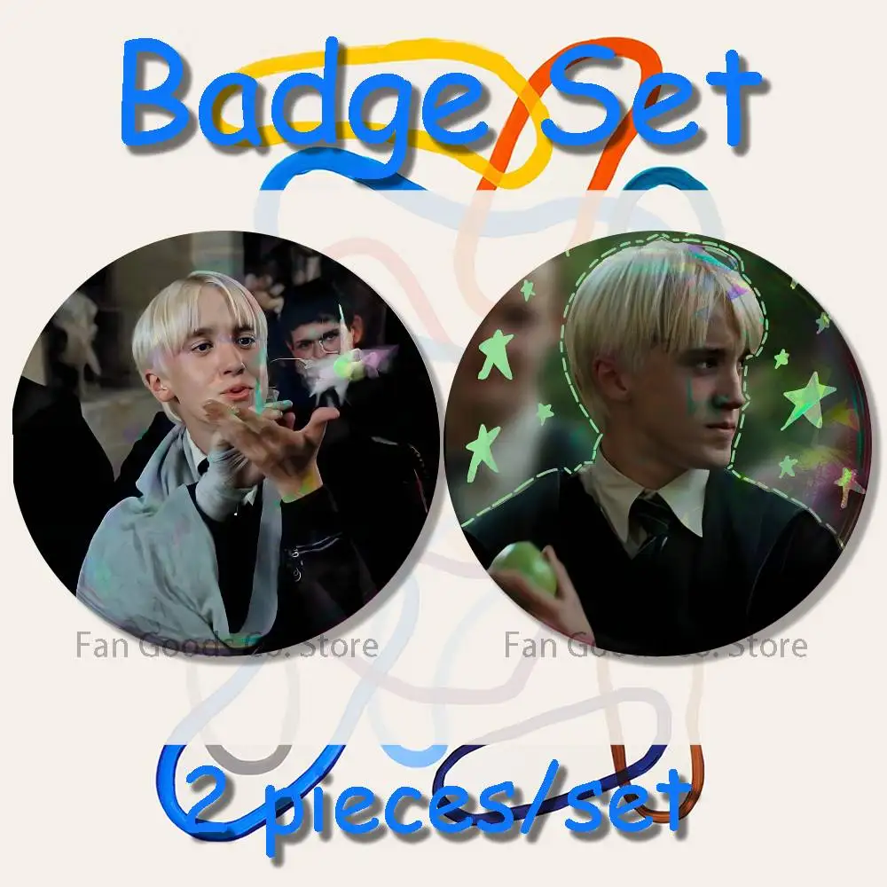 D-Draco Malfoy Tom F-Felton 2-teiliges Set Anstecknadeln für Rucksack, Kleidung, Schmuck, Accessoires, runde Brosche, Button-Abzeichen, Fans-Kollektion, Geschenk – Detail 4