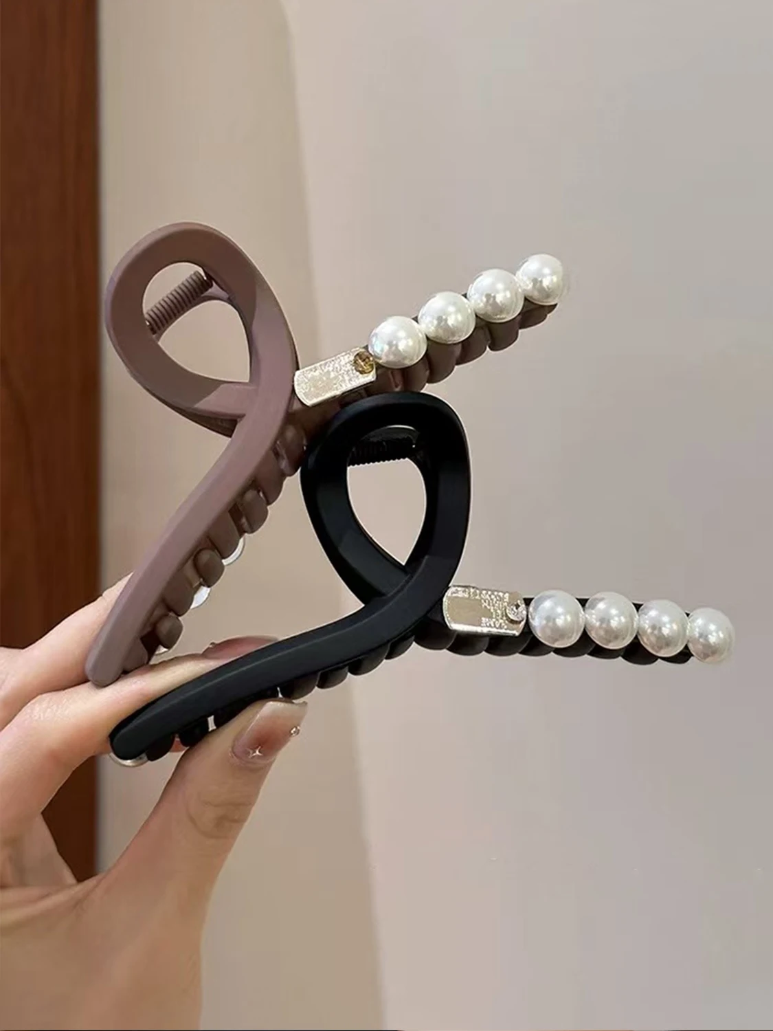 1pc matte pearl metal hair clip, back of the head premium sense large grab clip seamless shark clip, suitable for daily use image 5