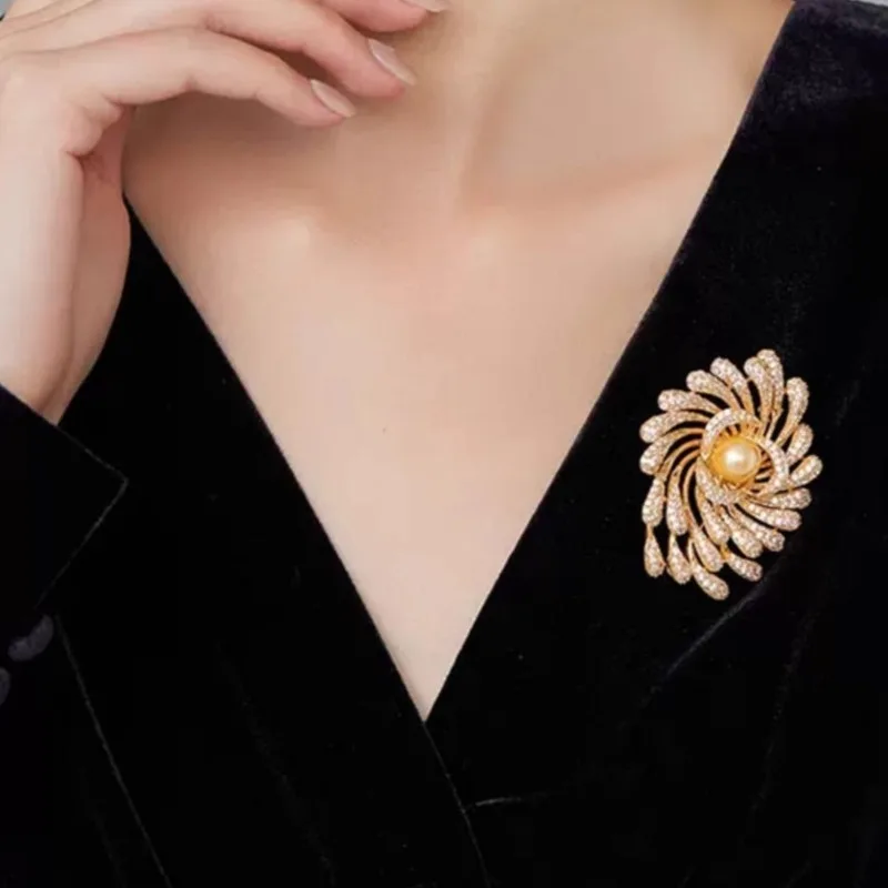 Luxury Female Pearl Brooch Sweater Ornaments Corsage Feast Accessory Breastpin Suit Coat Pin Clip Scarf Buckle Jewelry Gift