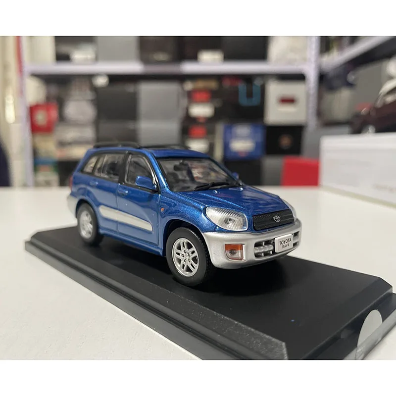 Diecast 1:43 Scale RAV4 2001 Alloy Car Model Collection Souvenir Display Ornaments Vehicle Toy Gift