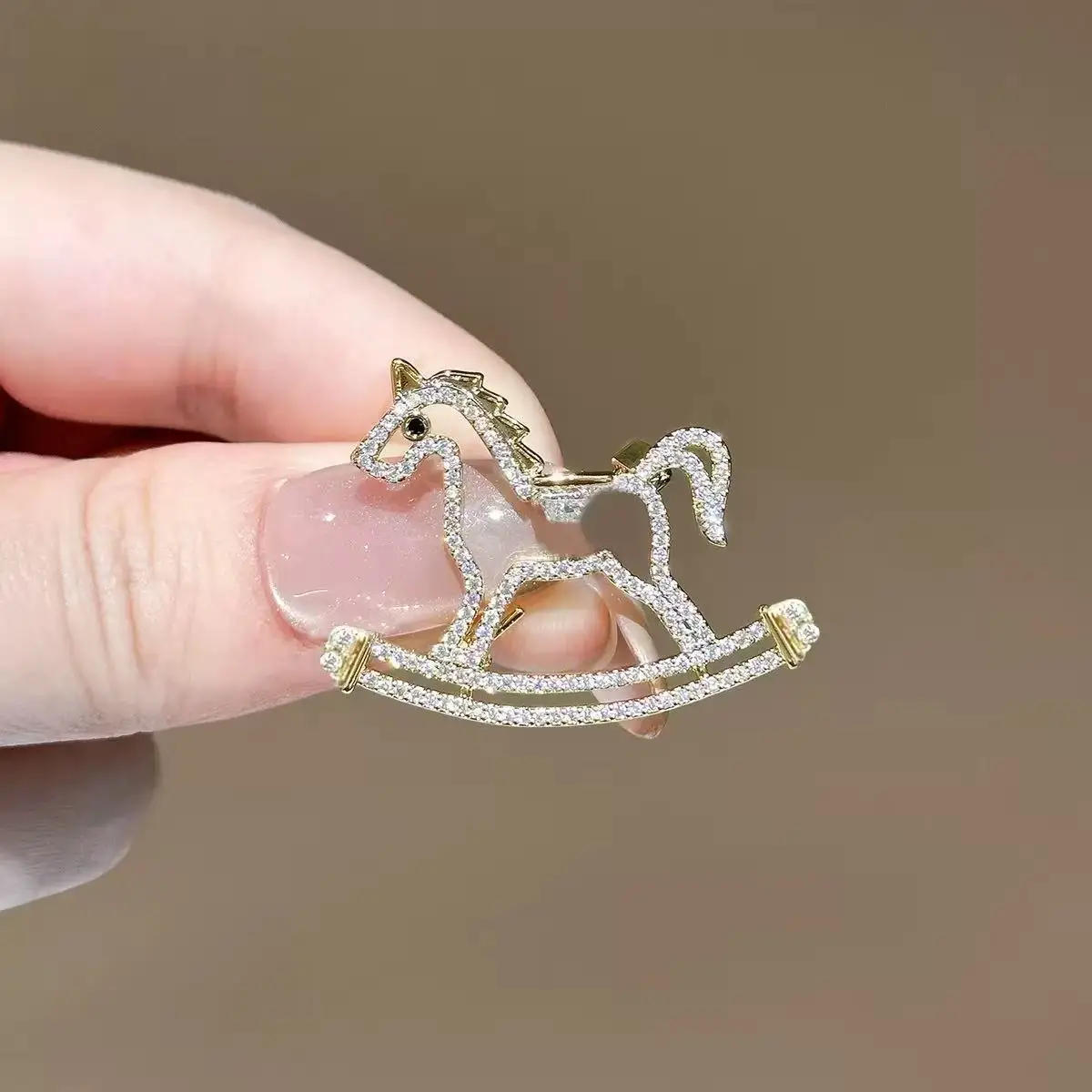 Luxury Strong Lucky Horse Brooches For Women Unisex Elegant Enamel Animal Year Of The Horse Brooch Pins Gifts